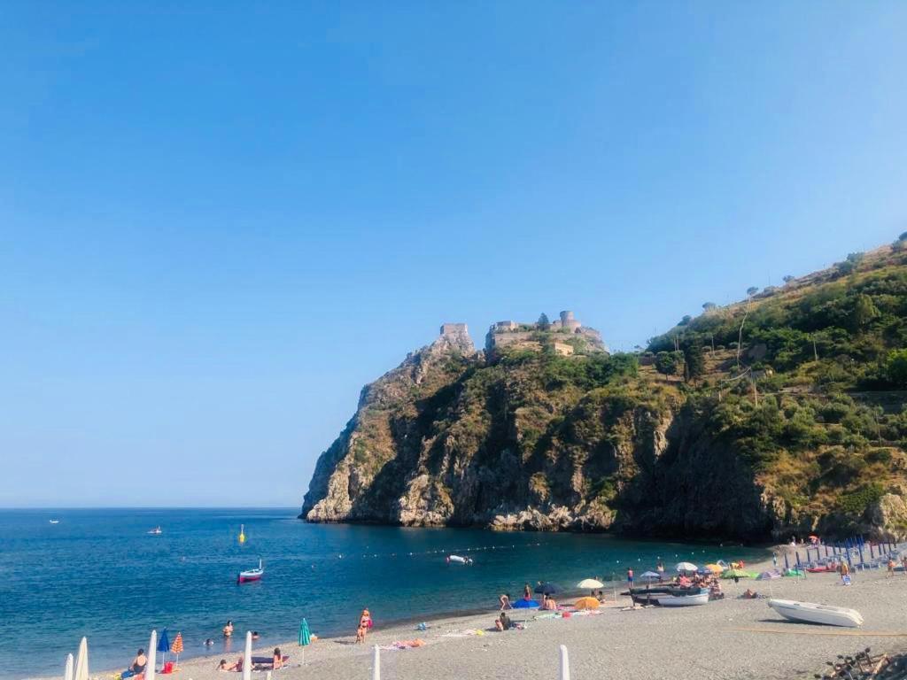 Appartamento Sul Lungomare Di S Alessio SantʼAlessio Siculo المظهر الخارجي الصورة